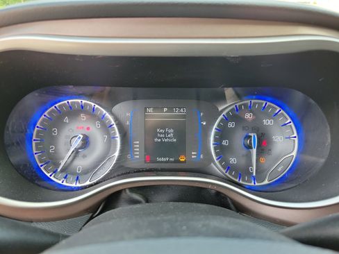 Used 2022 Chrysler Voyager LX image 17