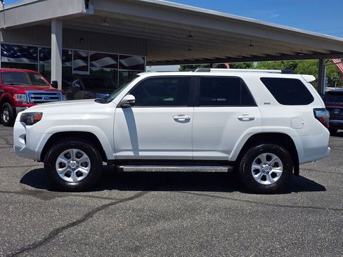 Used 2020 Toyota 4Runner SR5 Premium w/ Moonroof Package AWD/4WD image 23