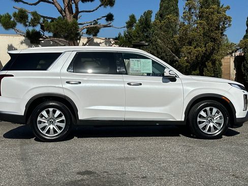 Used 2025 Hyundai Palisade SEL FWD image 3