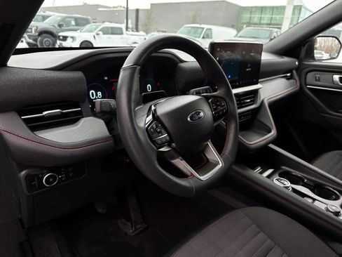 Used 2025 Ford Explorer ST-Line w/ ST-Line Street Pack image 14