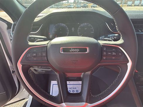 New 2025 Jeep Grand Cherokee Laredo image 21