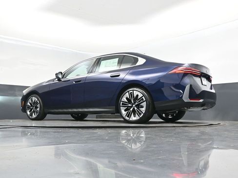 New 2026 BMW 530i w/ Premium Package image 40