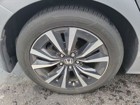 Used 2024 Honda Civic EX-L image 6