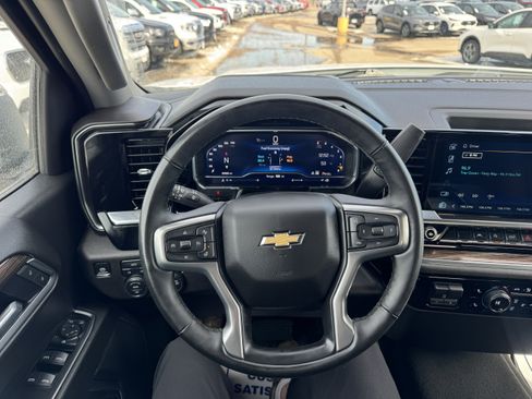 Used 2025 Chevrolet Silverado 1500 LT AWD/4WD image 9
