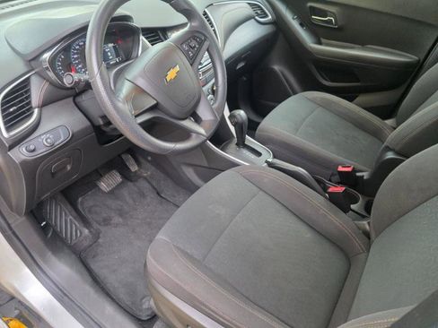 Used 2018 Chevrolet Trax LS AWD/4WD image 31