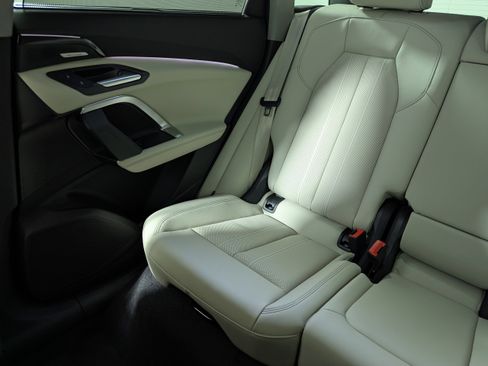 New 2025 Audi Q5 Prestige image 12