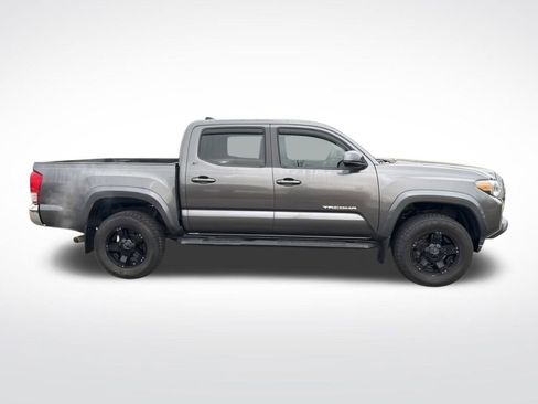 Used 2017 Toyota Tacoma SR5 image 4
