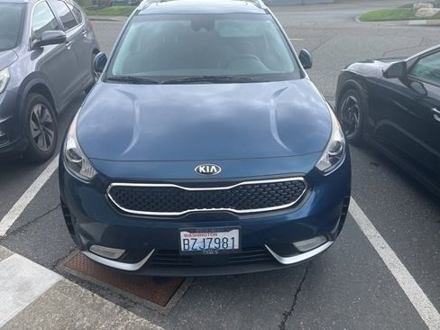 Certified 2017 Kia Niro Touring w/ Advanced Technology Package image 2