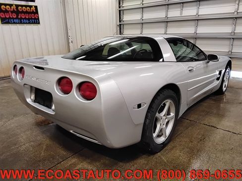 Used 2001 Chevrolet Corvette Coupe w/ Preferred Equipment Group2 RWD image 3
