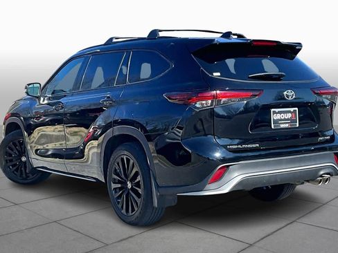 Used 2024 Toyota Highlander XSE image 12