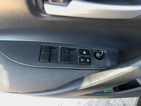 Used 2021 Toyota Corolla LE image 14