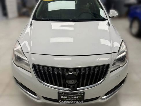 Used 2016 Buick Regal image 2