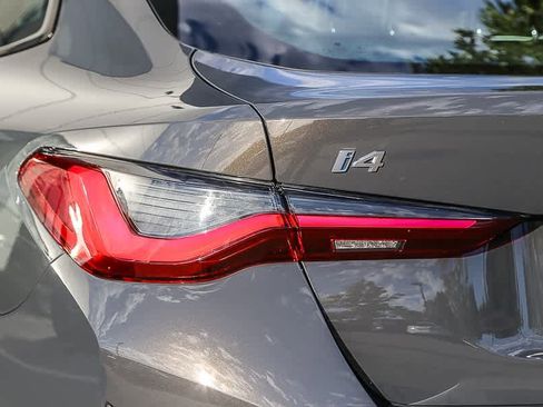 Used 2022 BMW i4 eDrive40 image 9