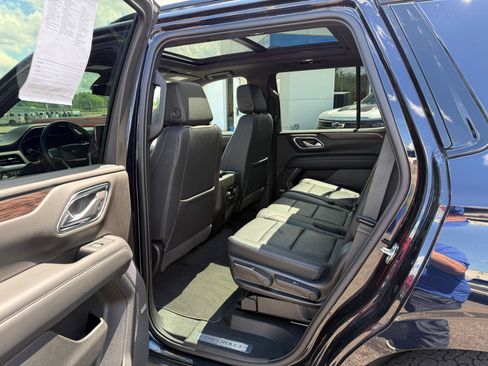 Certified 2022 Chevrolet Tahoe Z71 w/ Luxury Package AWD/4WD image 12