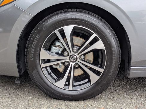 Used 2022 Nissan Sentra SV FWD image 9