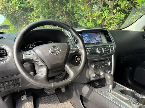 Used 2018 Nissan Pathfinder SL w/ Midnight Edition Package AWD/4WD image 3