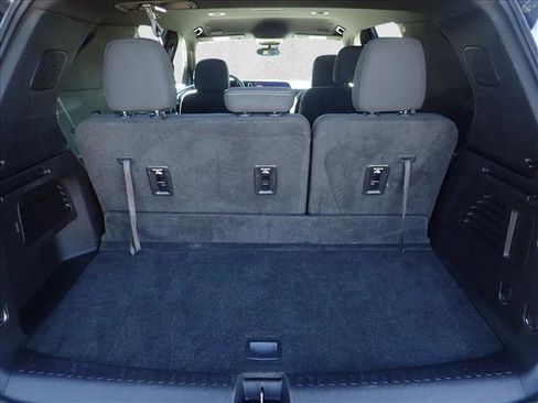 Used 2025 Chevrolet Traverse LT image 8