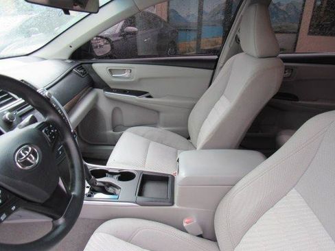 Used 2017 Toyota Camry LE FWD image 13