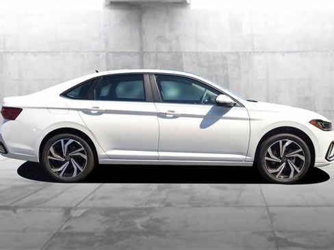 New 2025 Volkswagen Jetta SEL image 5