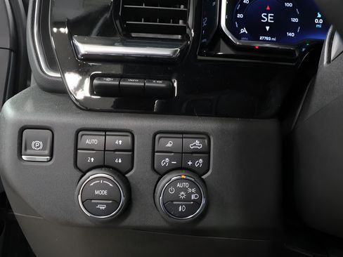 Used 2025 Chevrolet Silverado 2500 High Country w/ Technology Package AWD/4WD image 19