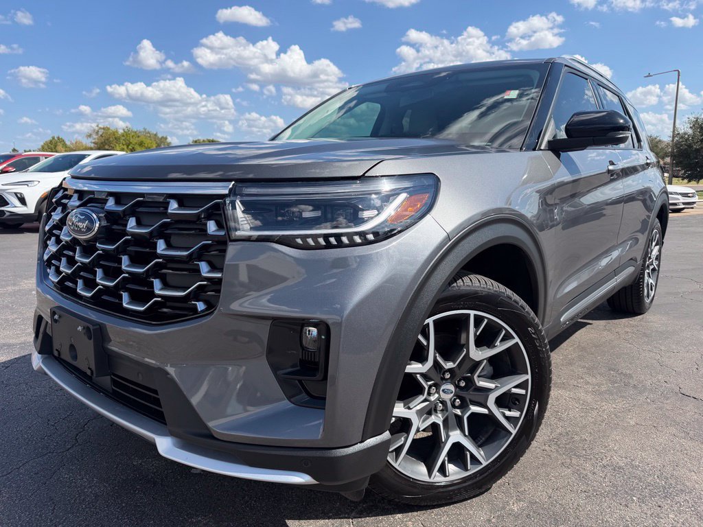 Used 2025 Ford Explorer Platinum w/ Ultimate Package AWD/4WD image 2