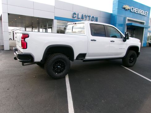 New 2026 Chevrolet Silverado 2500 ZR2 image 3