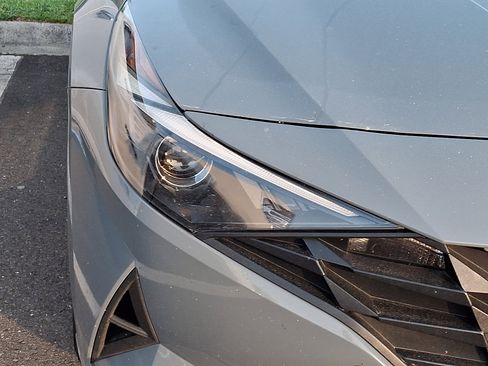 Used 2021 Hyundai Elantra SE FWD image 7