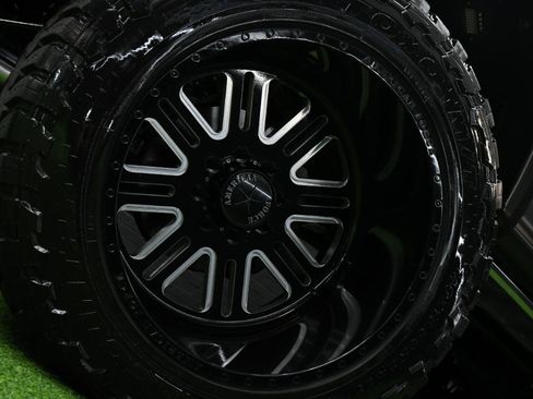 Used 2022 Ford F250 Platinum w/ FX4 Off-Road Package AWD/4WD image 5
