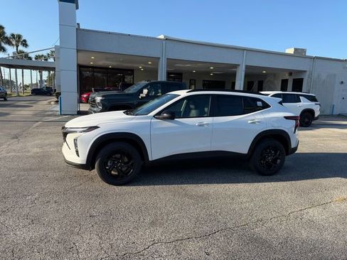 New 2026 Chevrolet Trax LT FWD image 4