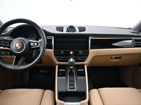 Certified 2026 Porsche Macan AWD/4WD image 9