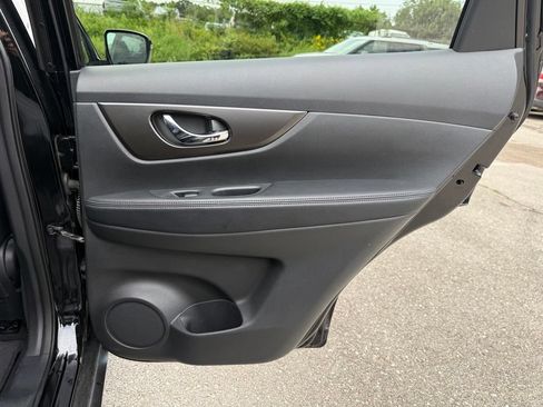 Used 2015 Nissan Rogue SV w/ SV Premium Package AWD/4WD image 17