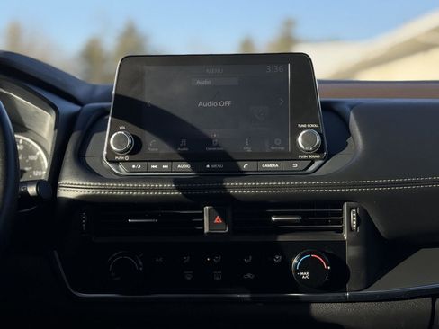 Used 2021 Nissan Rogue S image 34