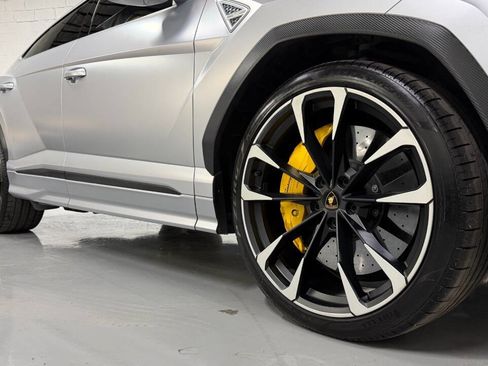 Used 2022 Lamborghini Urus AWD/4WD image 8
