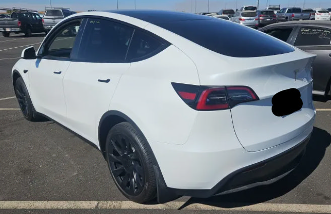 Used 2024 Tesla Model Y Long Range AWD/4WD image 2