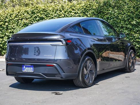 Used 2026 Tesla Model Y AWD image 6