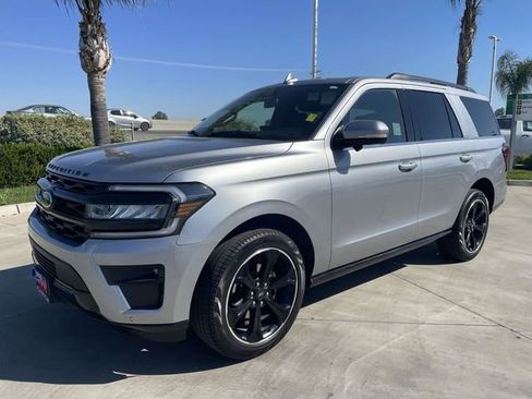 Used 2024 Ford Expedition Limited image 4