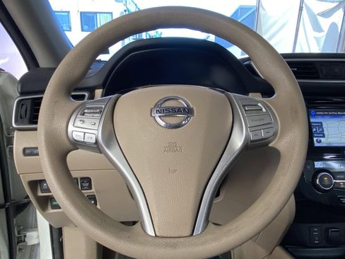 Used 2015 Nissan Rogue SV w/ SV Premium Package AWD/4WD image 31
