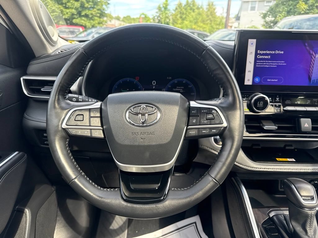 Used 2024 Toyota Highlander Platinum AWD/4WD image 25
