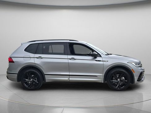 Certified 2024 Volkswagen Tiguan SE R-Line FWD image 4