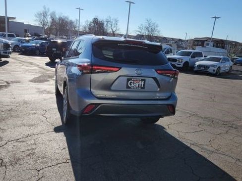 Used 2020 Toyota Highlander Limited image 12