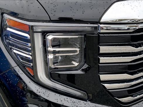 Used 2025 GMC Sierra 1500 SLT image 25