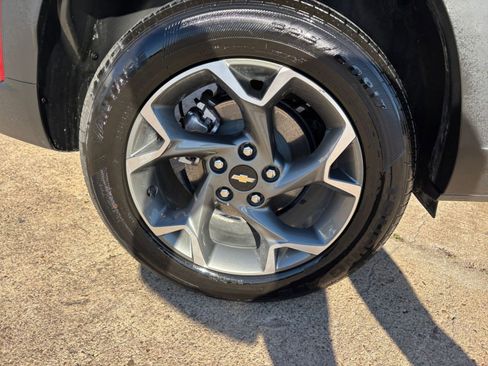 Used 2025 Chevrolet Trax LT image 28