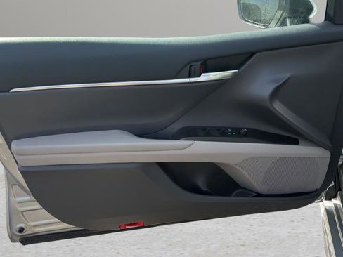 Used 2021 Toyota Camry SE w/ Convenience Package image 10