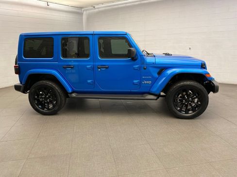Used 2022 Jeep Wrangler Unlimited Sahara AWD/4WD image 6