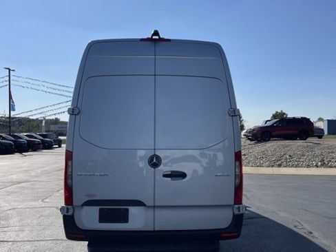 Used 2024 Mercedes-Benz Sprinter 2500 image 4