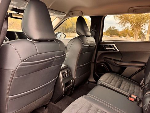 New 2026 Mitsubishi Outlander SE image 17