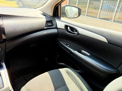 Used 2019 Nissan Sentra S image 22