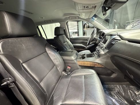 Used 2019 Chevrolet Suburban LT w/ LT Signature Package image 28