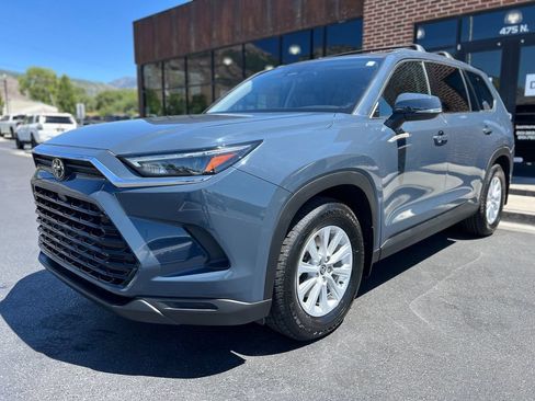 Used 2024 Toyota Grand Highlander AWD image 8