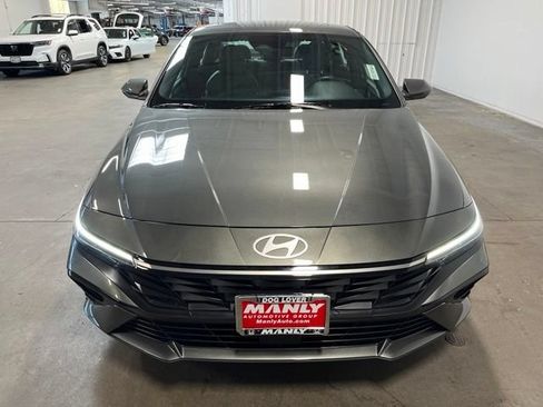 Used 2025 Hyundai Elantra Limited FWD image 8